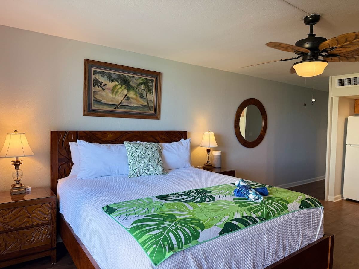 Condo in Lahaina · ★4.8 · Studio · 1 bed · 1 private bath - Photo 3