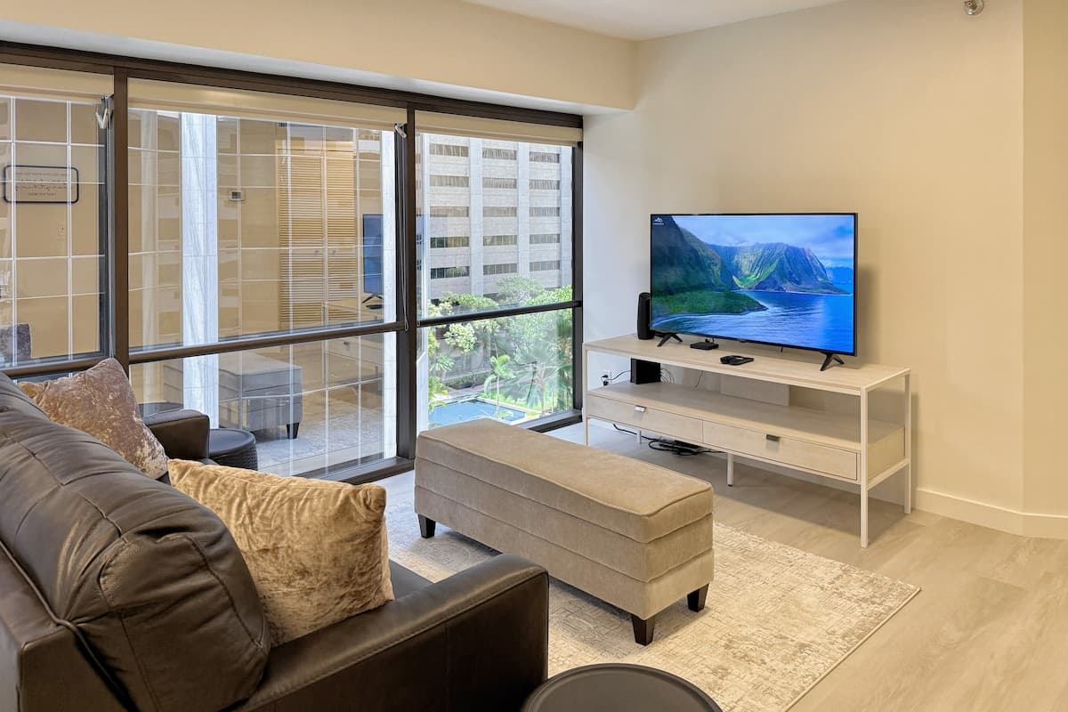 Spacious 1BR Free Parking WiFi - Photo 2