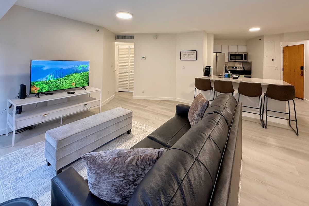 Spacious 1BR Free Parking WiFi - Photo 5