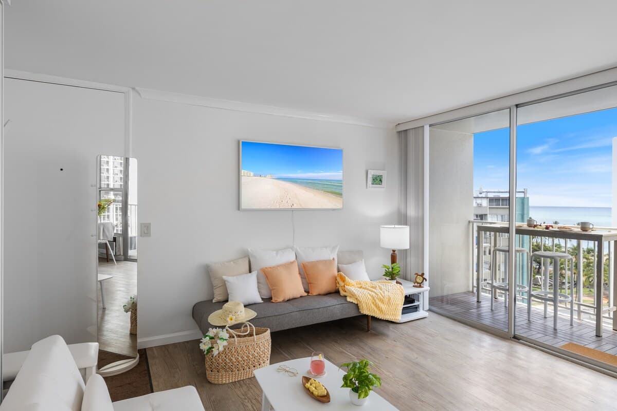 Condo in Honolulu · ★4.75 · 1 bedroom · 4 beds · 2 private baths - Photo 5