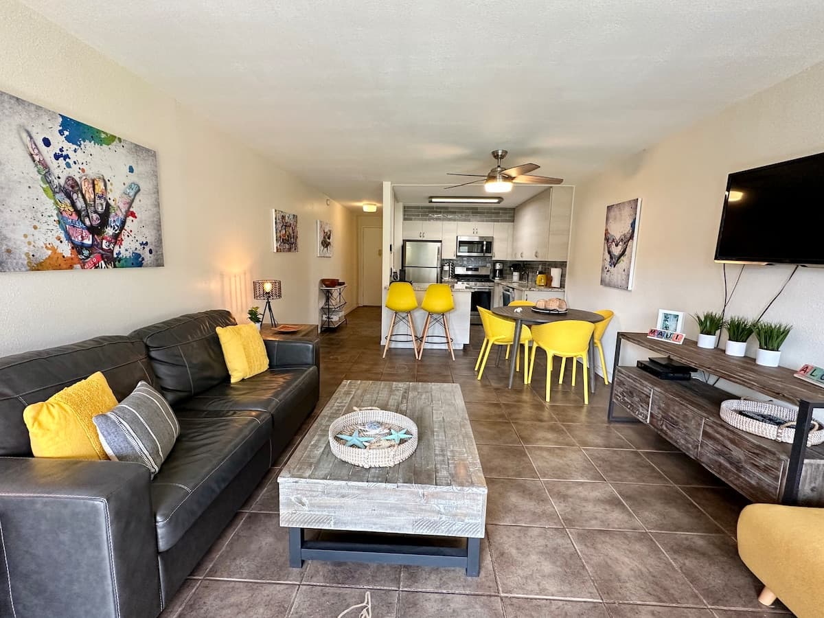 Condo in Kihei · ★4.6 · 1 bedroom · 4 beds · 1 bath - Photo 3