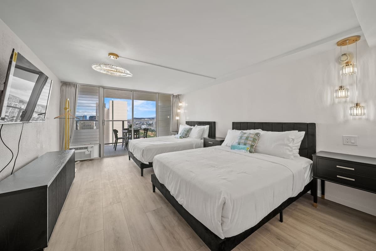 Waikiki Oceanview Escape - Photo 2