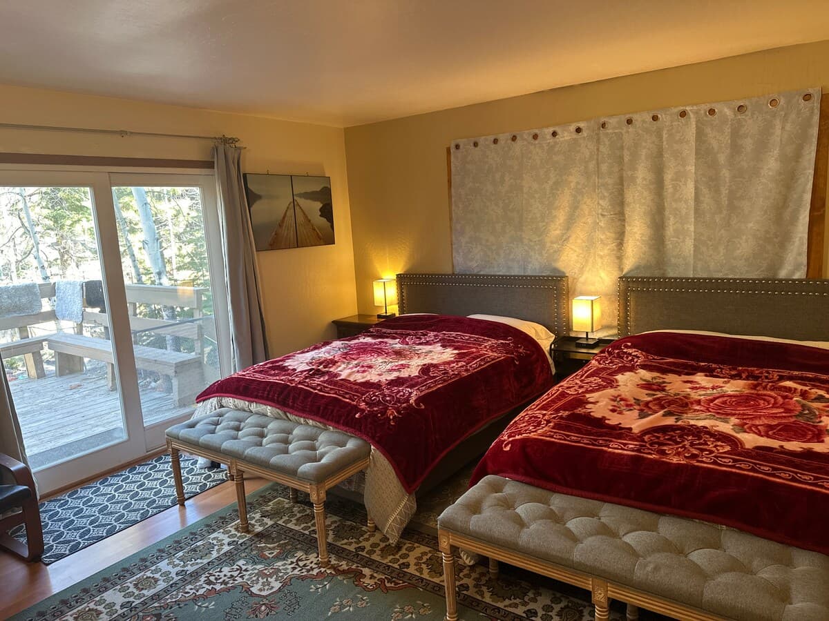 Home in Glenbrook · ★4.47 · 4 bedrooms · 10 beds · 3.5 private baths - Photo 4