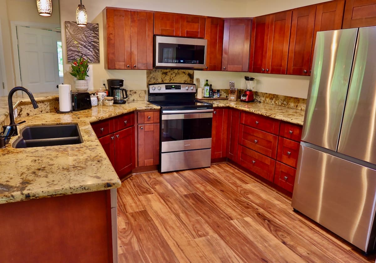 Home in Mauna Loa Estates · ★5.0 · 3 bedrooms · 4 beds · 2 baths - Photo 4