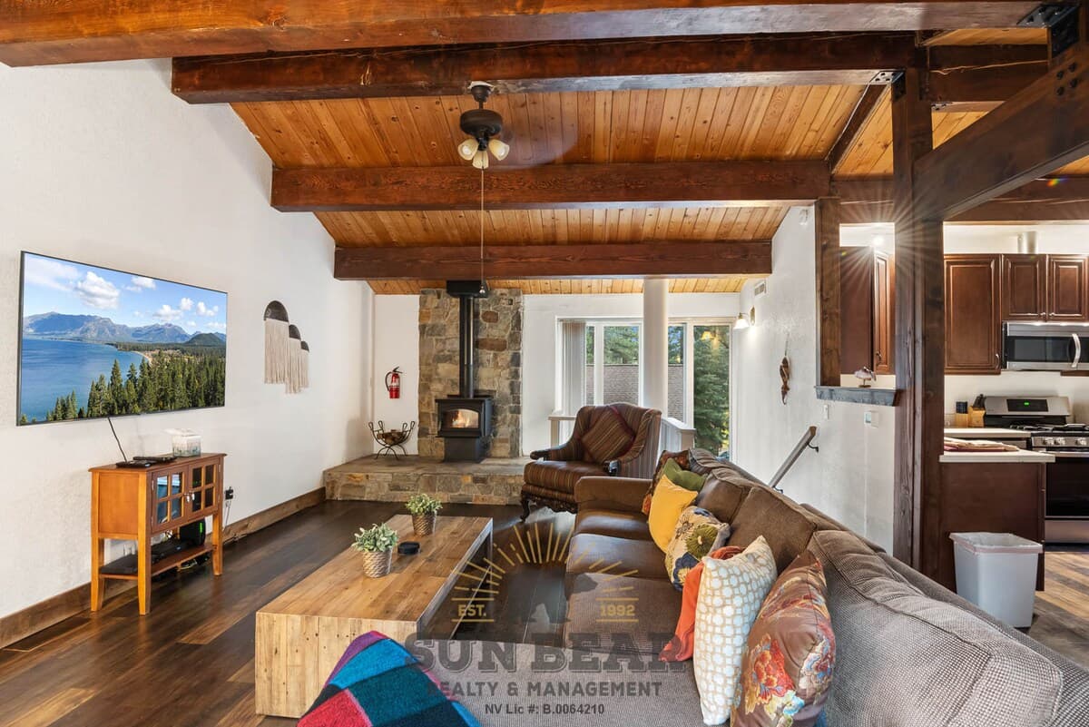 Condo in Incline Village · 3 bedrooms · 4 beds · 2.5 private baths - Photo 3