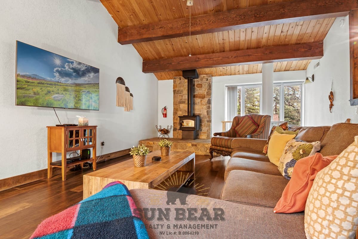 Condo in Incline Village · 3 bedrooms · 4 beds · 2.5 private baths - Photo 4