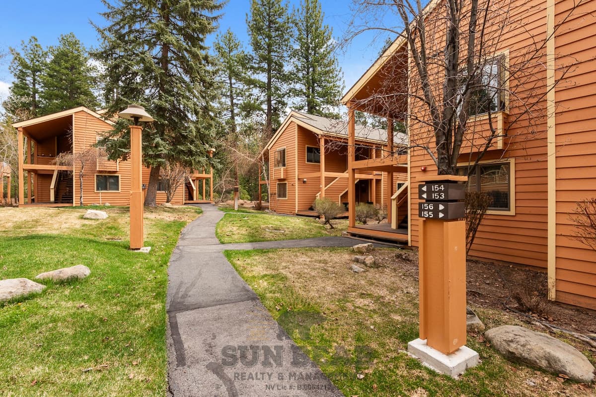 Condo in Incline Village · 2 bedrooms · 3 beds · 2 private baths - Photo 2