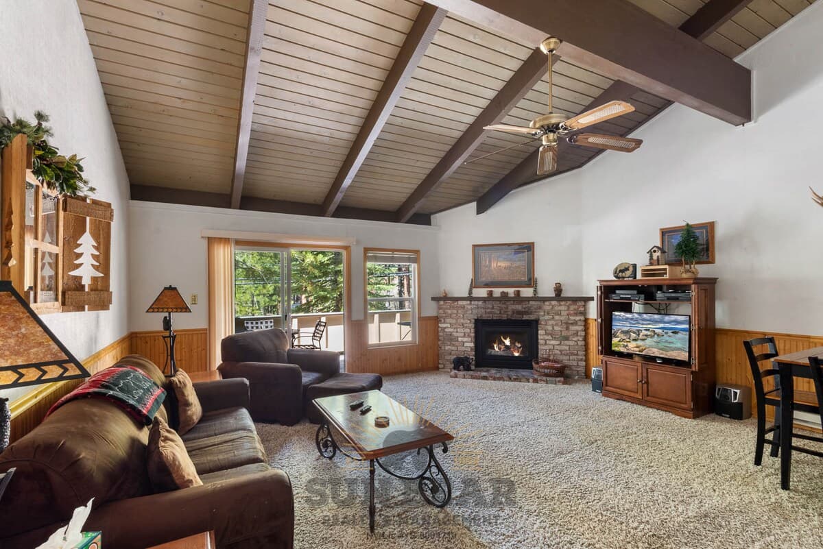 Condo in Incline Village · 2 bedrooms · 2 beds · 2.5 private baths - Photo 5