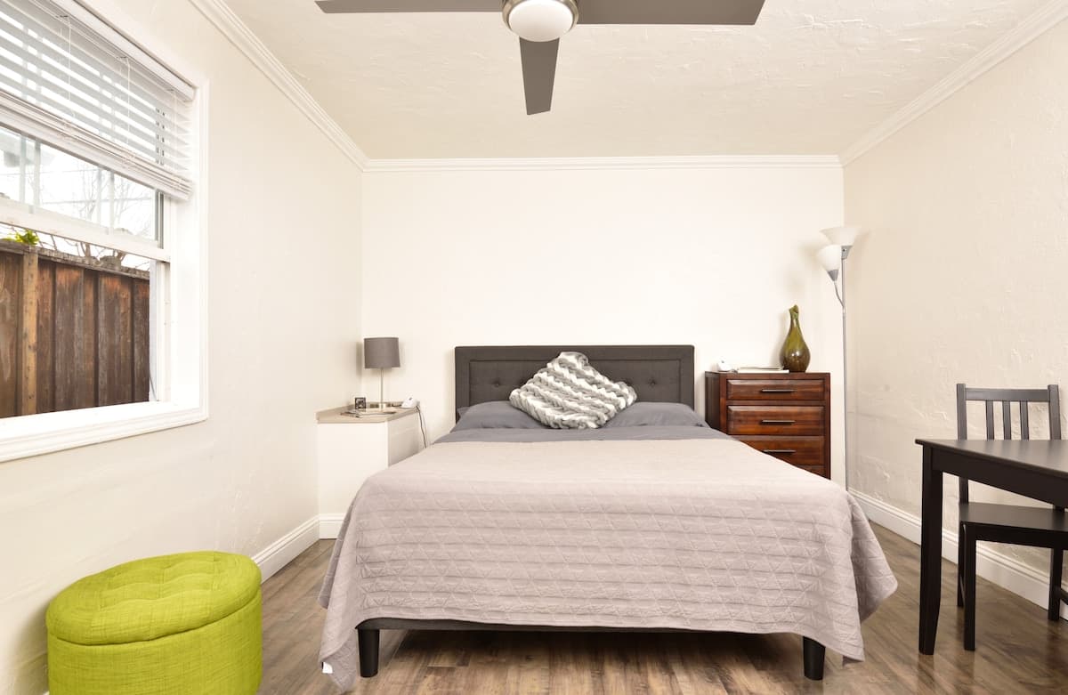 Cozy Converted Garage Studio, Private Entry - Photo 1