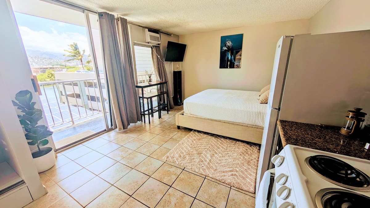 Condo in Honolulu · ★4.78 · 1 bedroom · 1 bed · 1 private bath - Photo 5