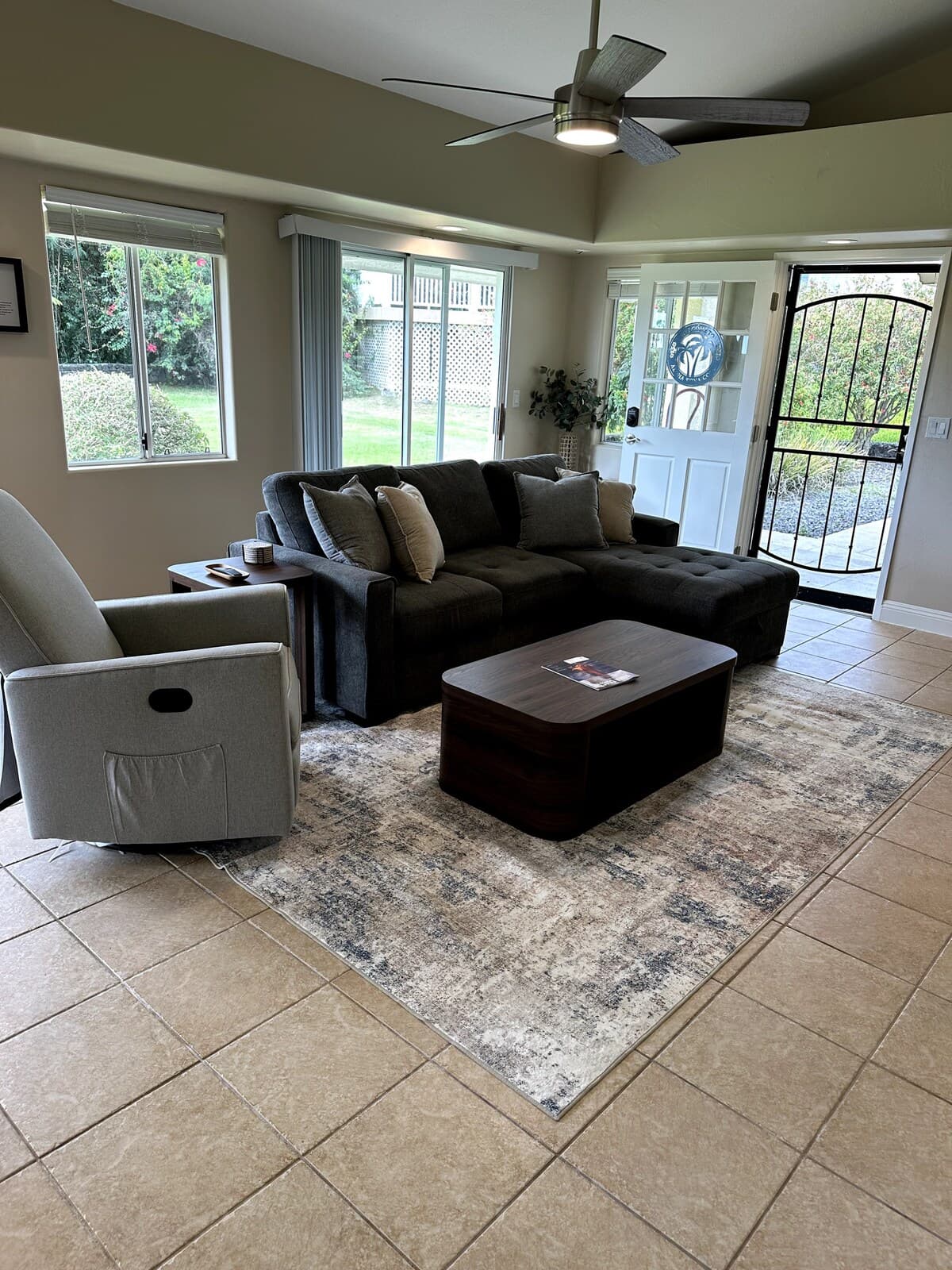 Home in Kailua-Kona · ★4.96 · 2 bedrooms · 4 beds · 2 private baths - Photo 4