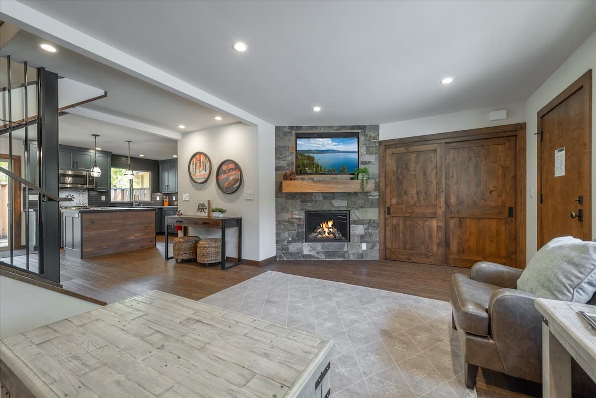 Marco's Palace Modern Tahoe Townhouse + Pool - Photo 2
