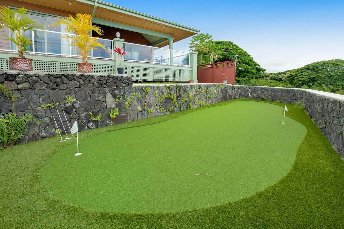 Home in Captain Cook · ★4.88 · 3 bedrooms · 10 beds · 6.5 private baths - Photo 5