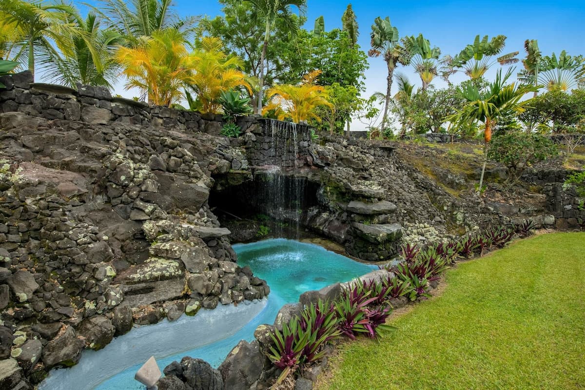 Home in Captain Cook · ★4.88 · 3 bedrooms · 10 beds · 6.5 private baths - Photo 4