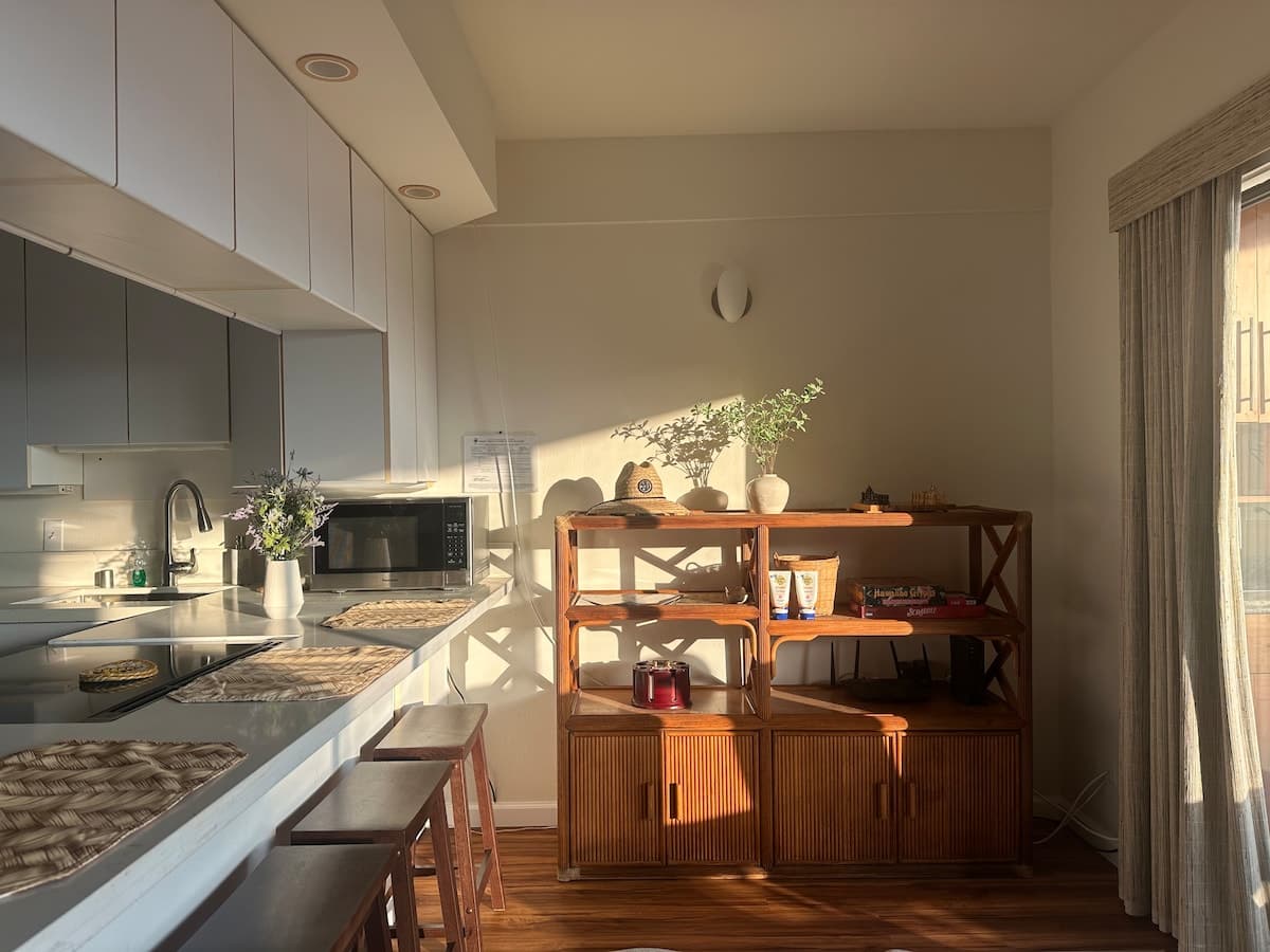 Top floor ocean view condo in the heart of Kona - Photo 4