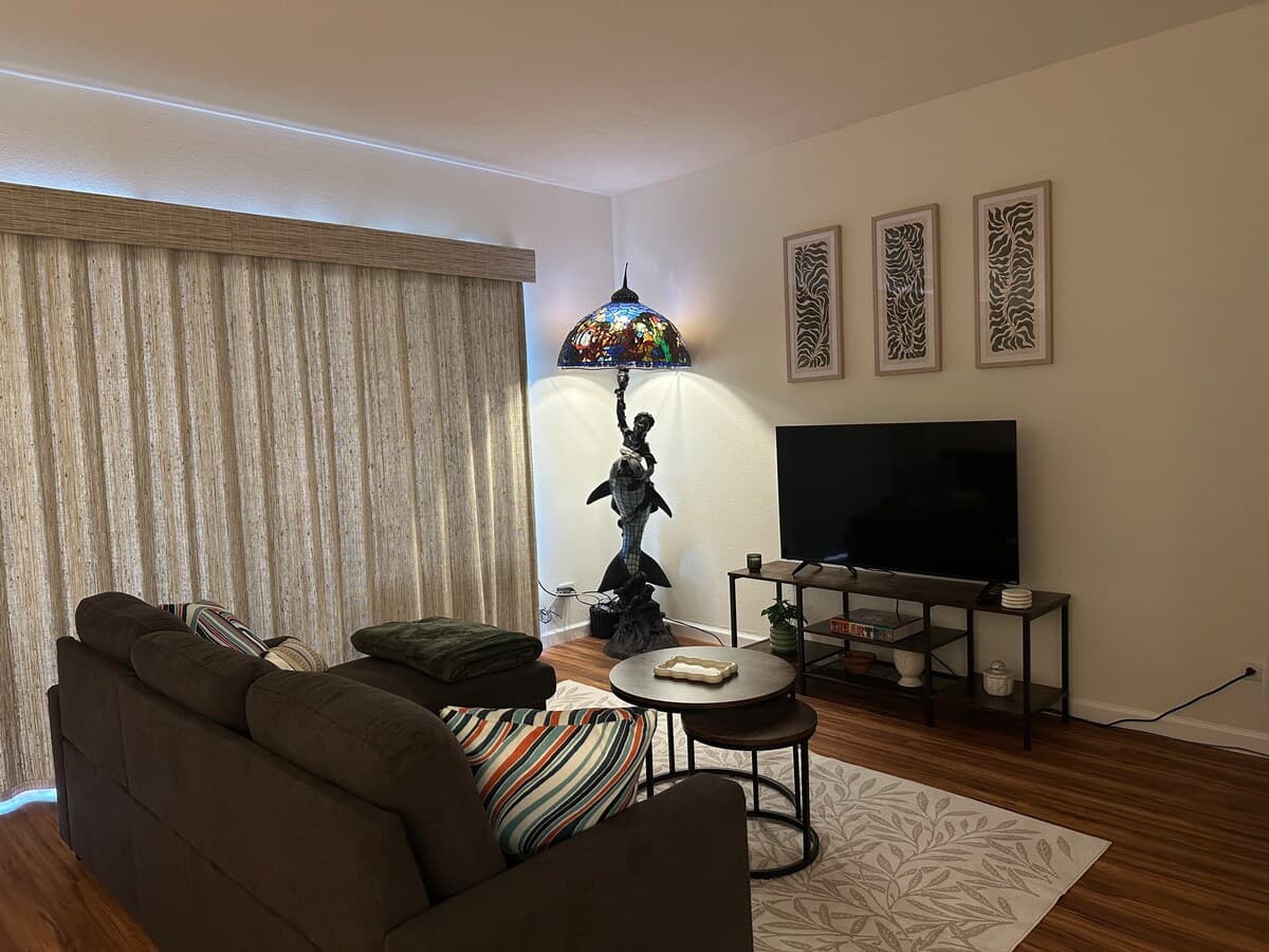 Top floor ocean view condo in the heart of Kona - Photo 3
