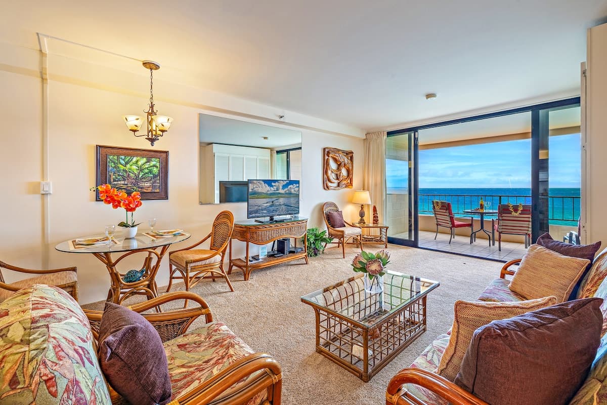 Condo in Lahaina · ★4.92 · Studio · 2 beds · 1 bath - Photo 2