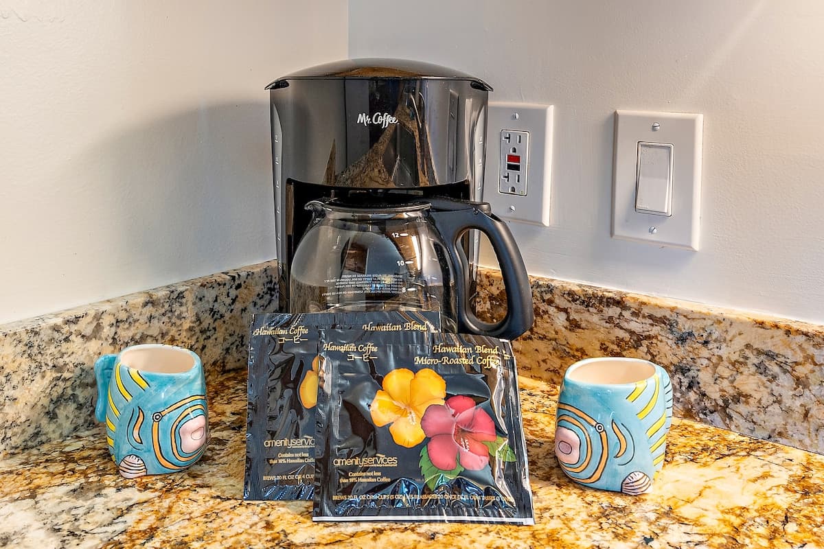 Condo in Lahaina · ★4.92 · Studio · 2 beds · 1 bath - Photo 5