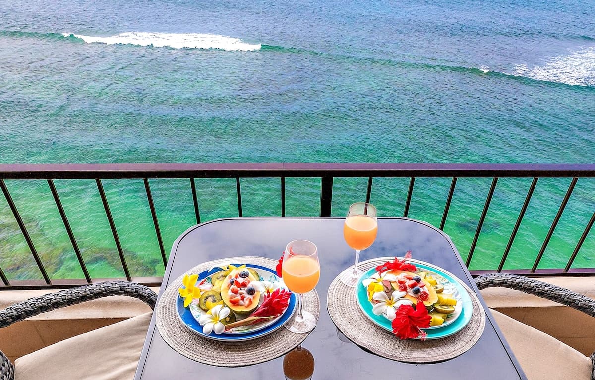 Condo in Lahaina · ★4.92 · Studio · 2 beds · 1 bath - Photo 1