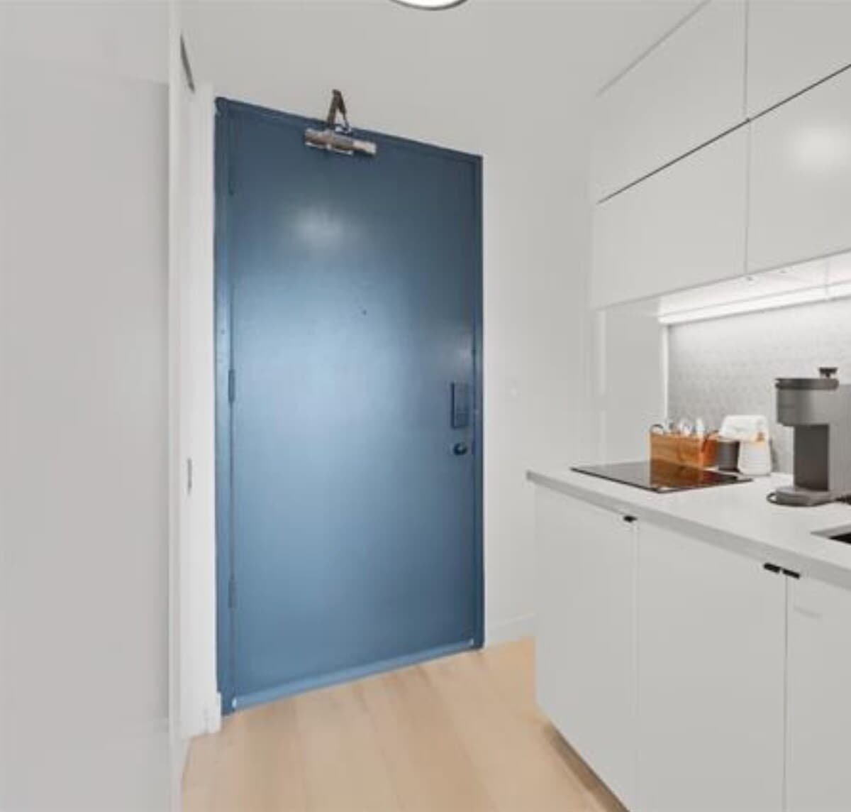 Condo in Honolulu · ★4.97 · Studio · 1 bed · 1 private bath - Photo 5