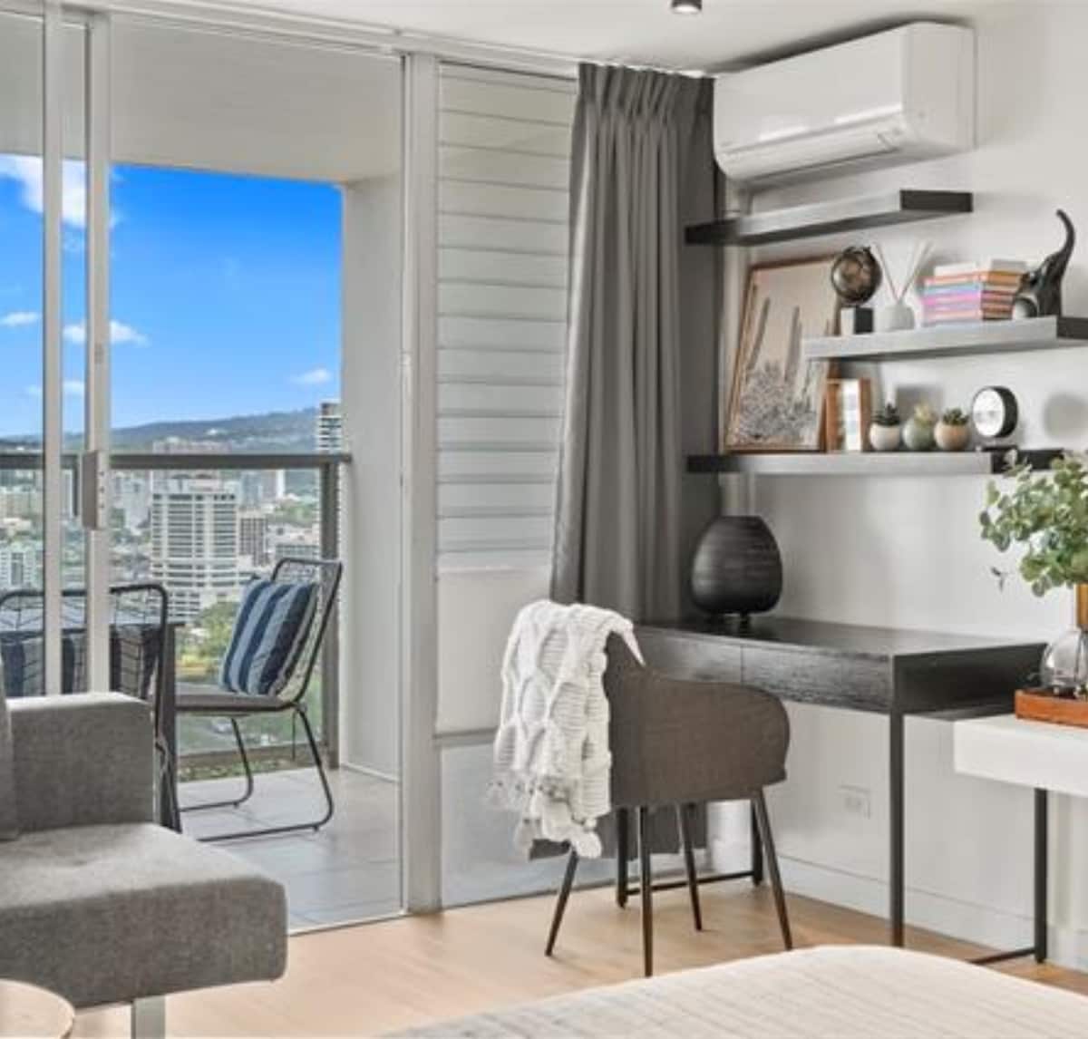 Condo in Honolulu · ★4.97 · Studio · 1 bed · 1 private bath - Photo 3