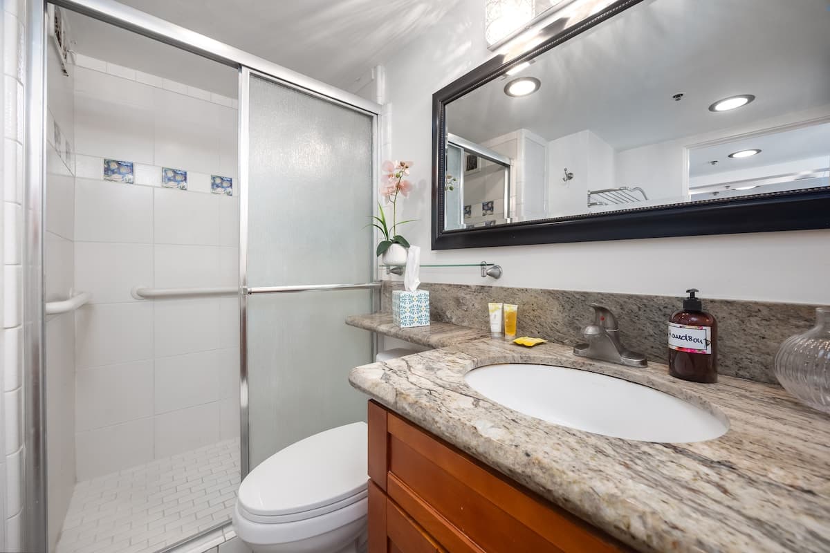 Condo in Honolulu · ★4.85 · Studio · 3 beds · 1 private bath - Photo 5
