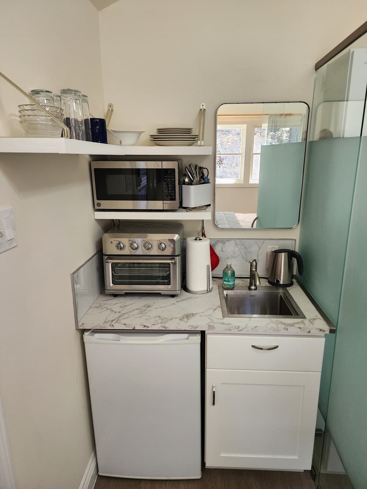 Cozy Studio Suite with Bathroom - Photo 2