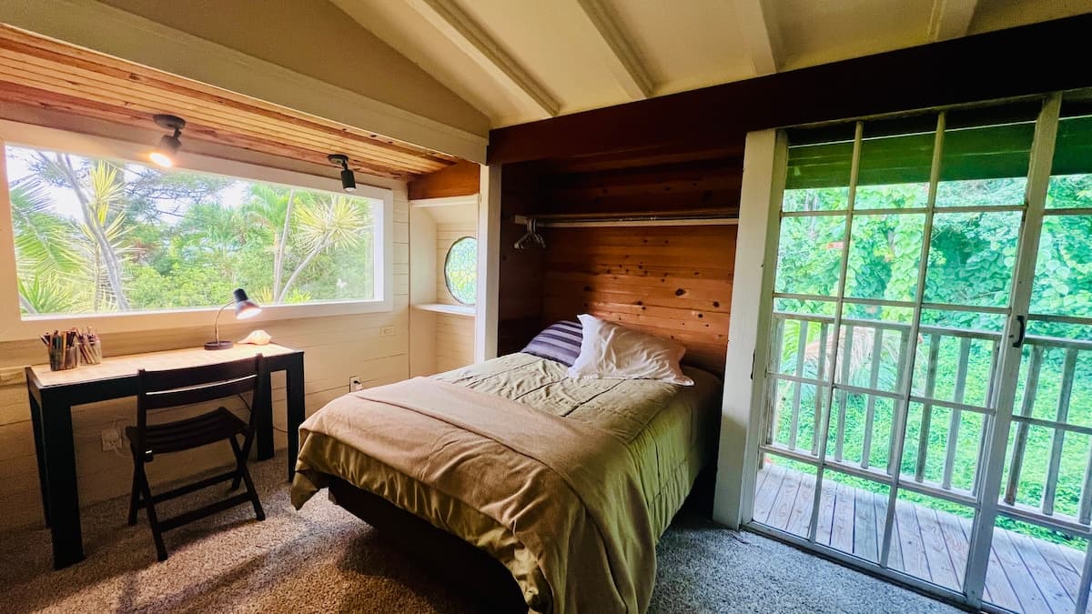 Home in Captain Cook · ★4.69 · 1 bedroom · 1 bed · 1 private bath - Photo 1