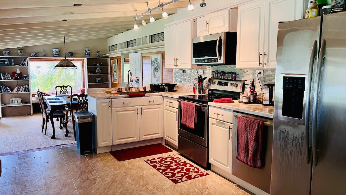 Home in Captain Cook · ★4.69 · 1 bedroom · 1 bed · 1 private bath - Photo 4