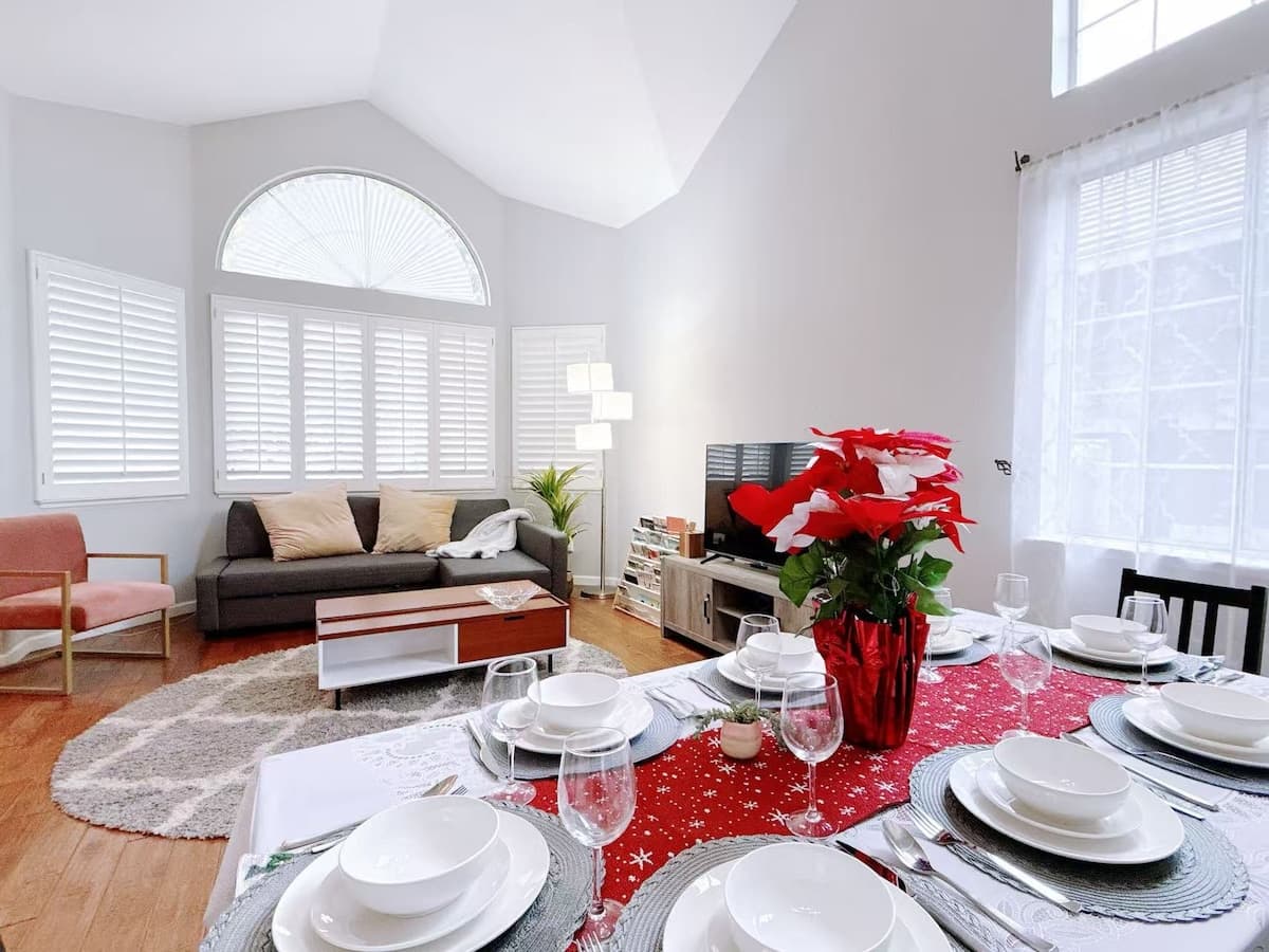 Spacious 4BR Home Near Parks & Shops - Photo 4