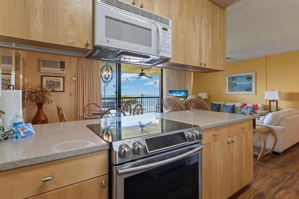 Condo in Kihei · ★4.79 · 2 bedrooms · 3 beds · 2 baths - Photo 4