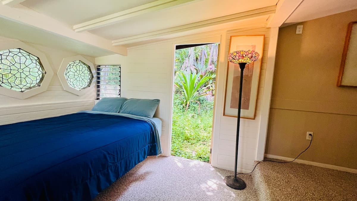 Home in Captain Cook · ★4.9 · 1 bedroom · 1 bed · Shared half-bath - Photo 1