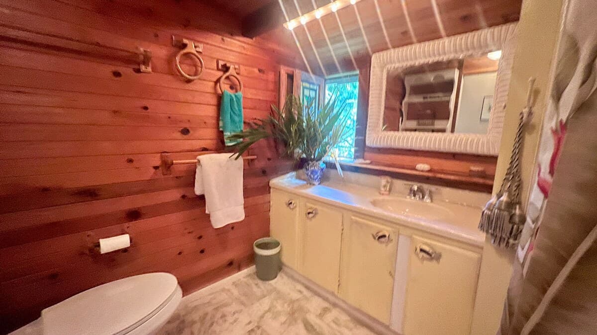 Home in Captain Cook · ★4.9 · 1 bedroom · 1 bed · Shared half-bath - Photo 5