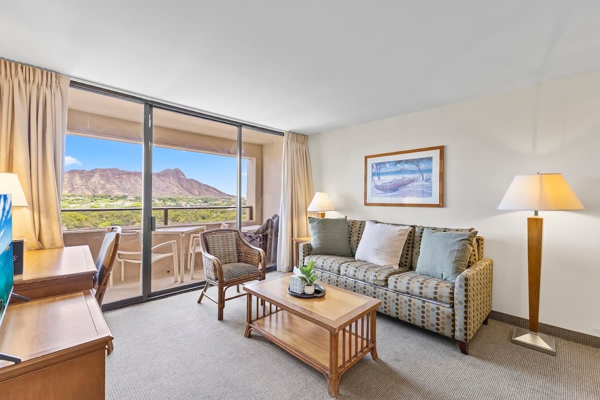 14FL-Stunning Diamond Head View-2BR-Near Beach! - Photo 1