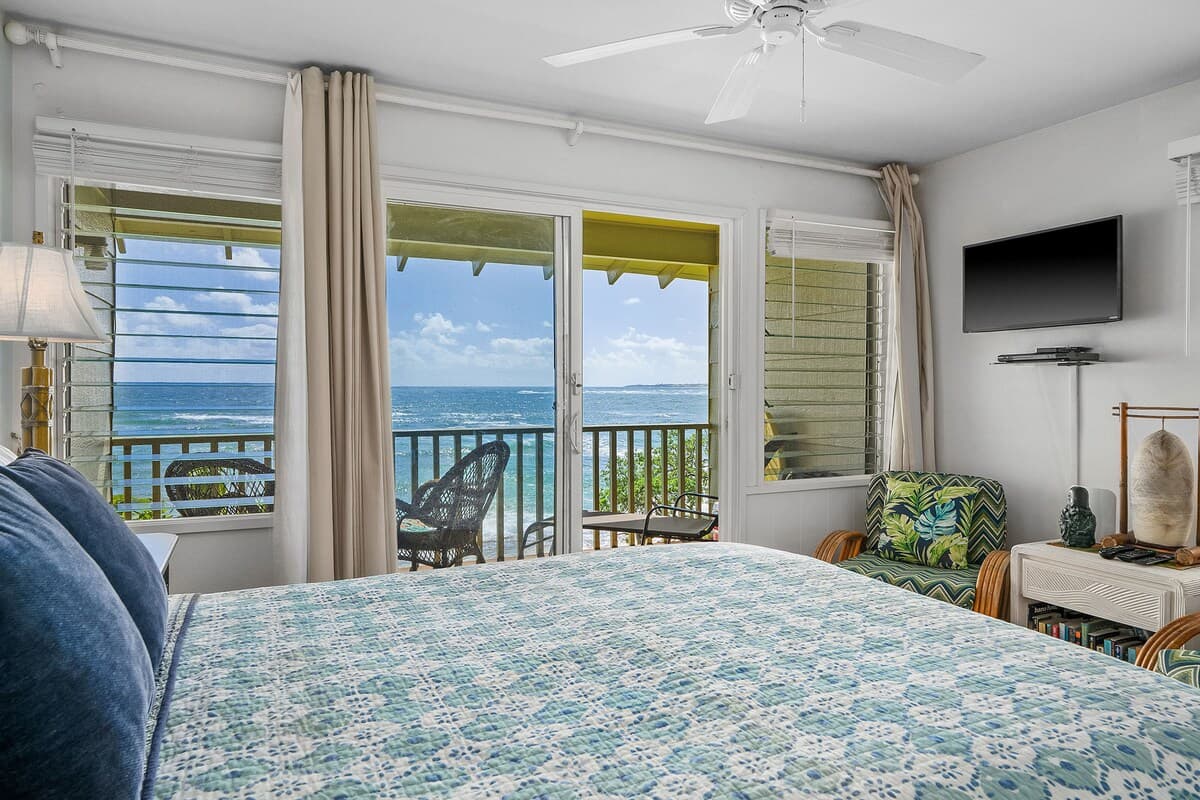 Oceanfront Studio w/Panoramic Views - Photo 4