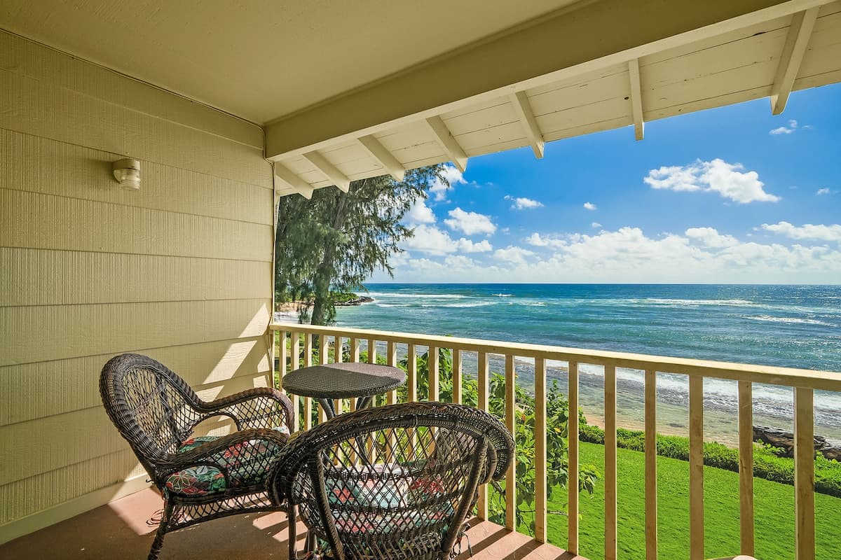 Oceanfront Studio w/Panoramic Views - Photo 1