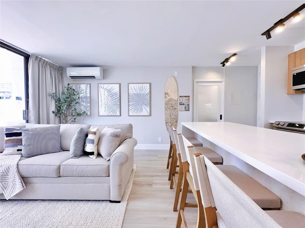 Huge patio | Luxury | Washer | Free park | 5'Beach - Photo 4