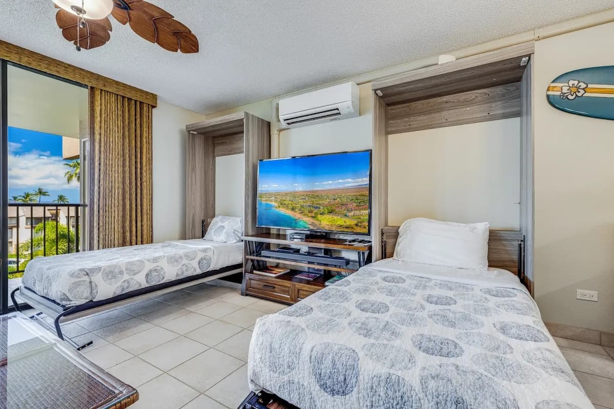 Condo in Kihei · ★4.83 · 1 bedroom · 3 beds · 2 private baths - Photo 4