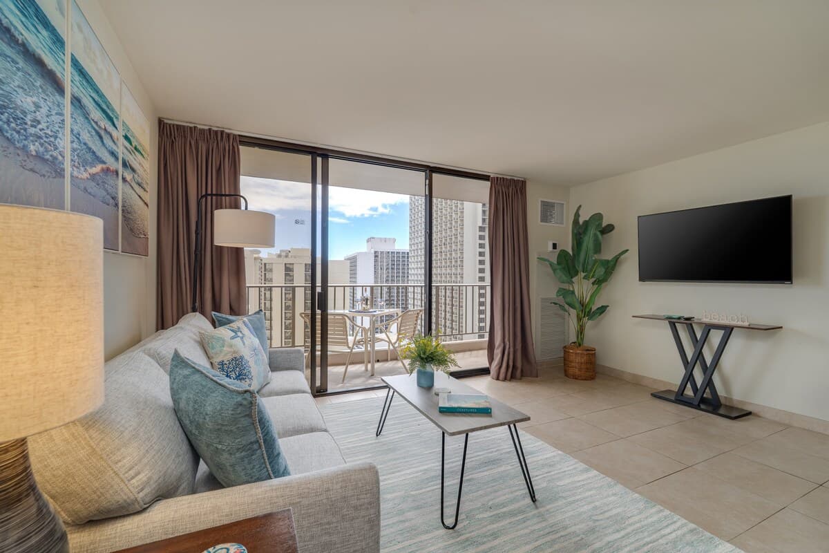 Condo in Honolulu · ★4.67 · 1 bedroom · 2 beds · 1 private bath - Photo 4