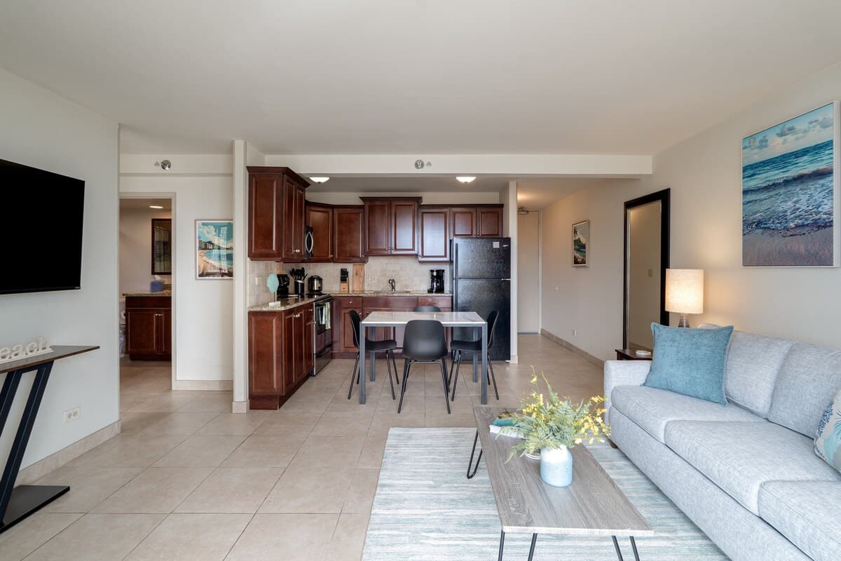 Condo in Honolulu · ★4.67 · 1 bedroom · 2 beds · 1 private bath - Photo 5