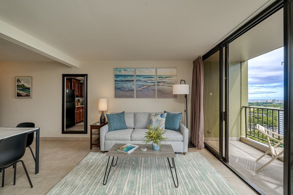 Condo in Honolulu · ★4.67 · 1 bedroom · 2 beds · 1 private bath - Photo 2