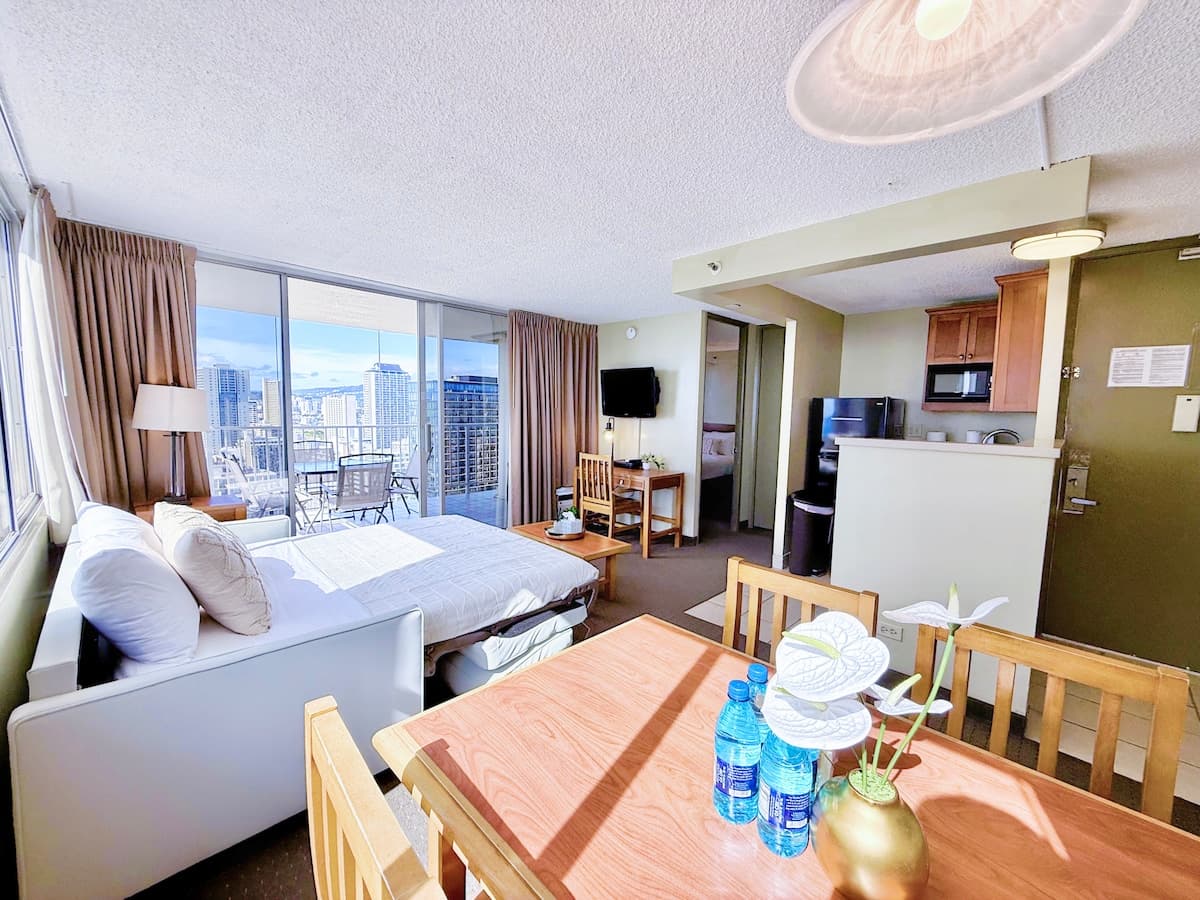 31FL-High Floor Oceanview-Waikiki-1BR-Near Beach! - Photo 5