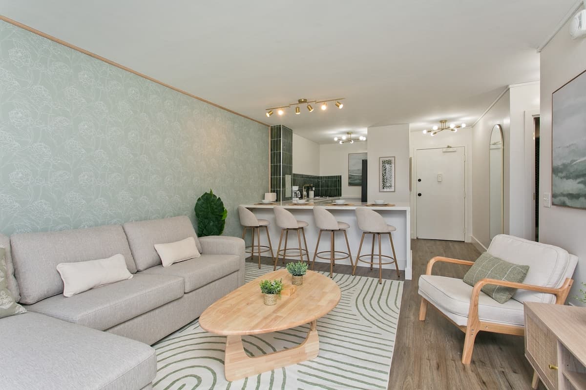 Home in Honolulu · ★4.55 · 2 bedrooms · 3 beds · 2 private baths - Photo 1