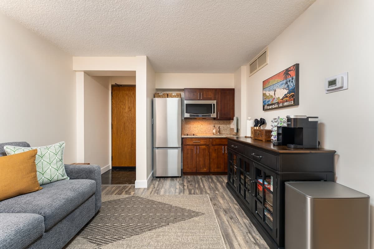 Honolulu Hideaway | Parking Included - Photo 2