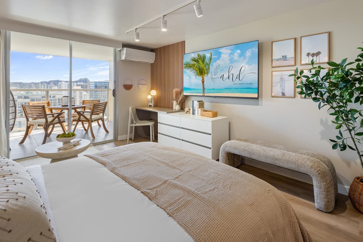 Luxury Oceanview Retreat with Panoramic Views - Photo 1