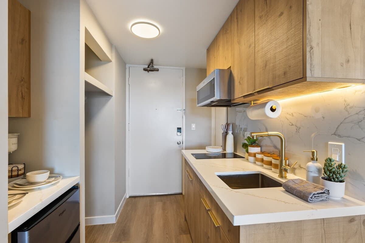 Luxury Oceanview Retreat with Panoramic Views - Photo 5