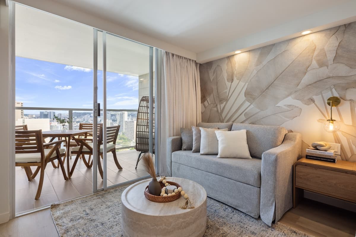 Coastal Luxe Hideaway – Stylish Oceanview Living - Photo 5