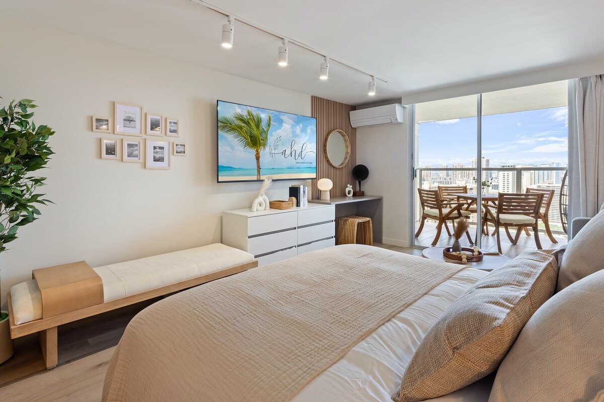 Coastal Luxe Hideaway – Stylish Oceanview Living - Photo 4