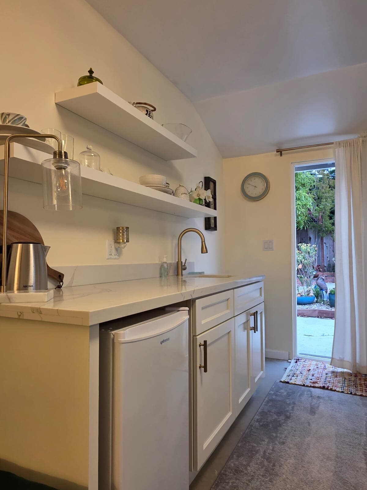 Cozy Oakland studio cottage with bay views - Photo 4