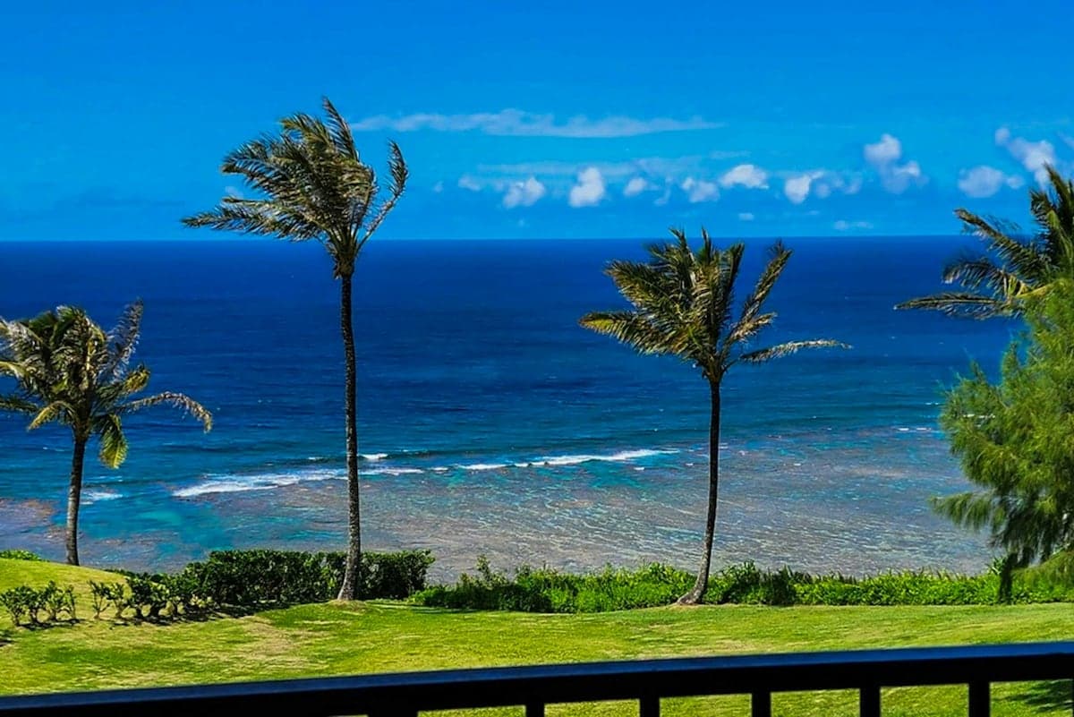 Condo in Princeville · ★4.84 · 1 bedroom · 2 beds · 1 shared bath - Photo 1
